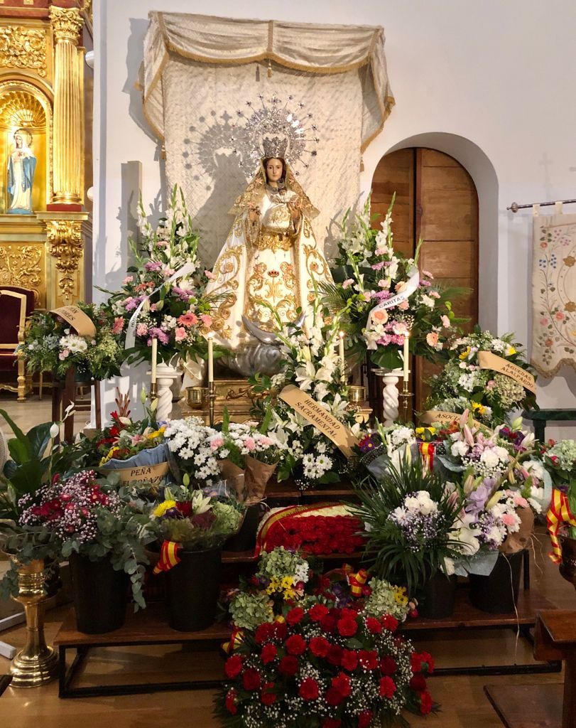 Vecin@s y Asociaciones cubrieron de flores a la Virgen del Rosario en  Alalpardo / Video y fotos - Ayuntamiento de Valdeolmos-Alalpardo